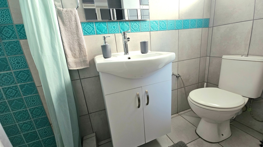 5 Bedroom Property for Sale in Sandy Point Beach Estate Western Cape